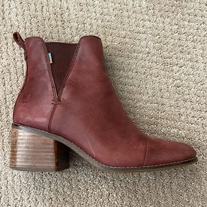 Tom’s Everly cutout booties reddish brown leather - size 7.5